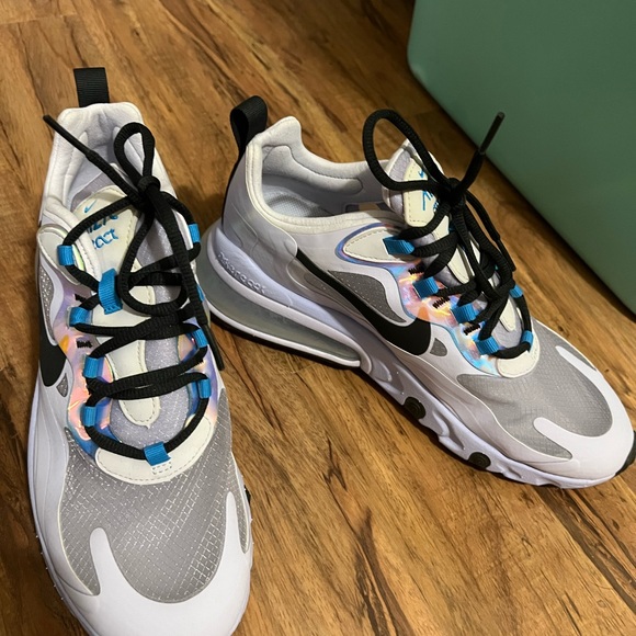 Nike Air Max React Amethyst Tint - Picture 2 of 4